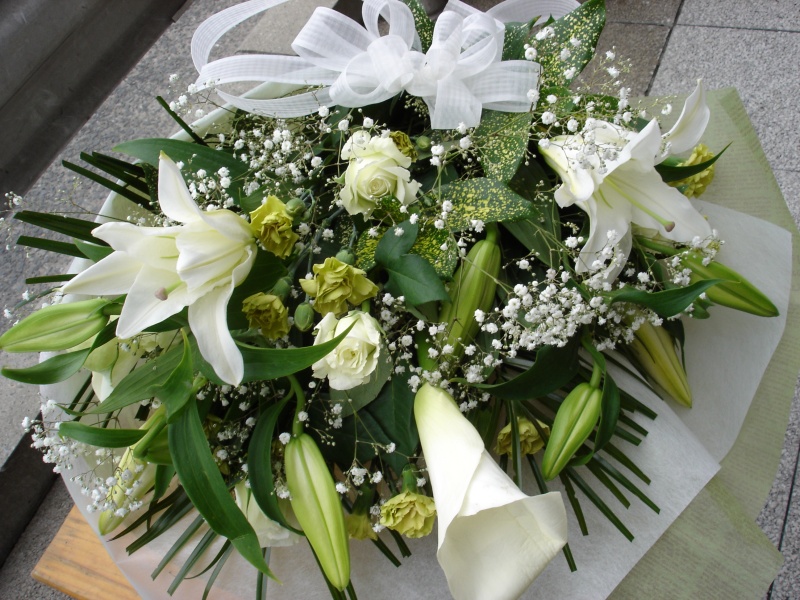 ホワイトアリーナ｜白系の花束の商品写真 2