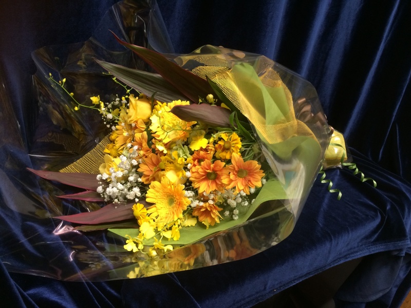 ニーナ|オレンジ系の花束