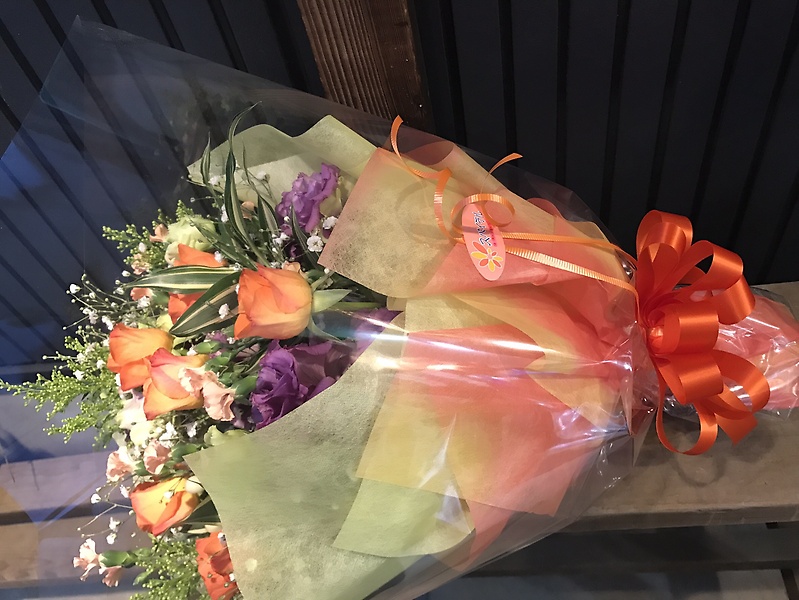 ライナス｜オレンジ系の花束の商品写真 4