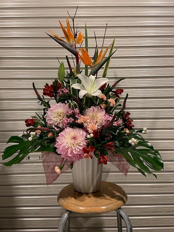 スタイリッシュなお祝いアレンジメント｜11,000円の商品写真 2