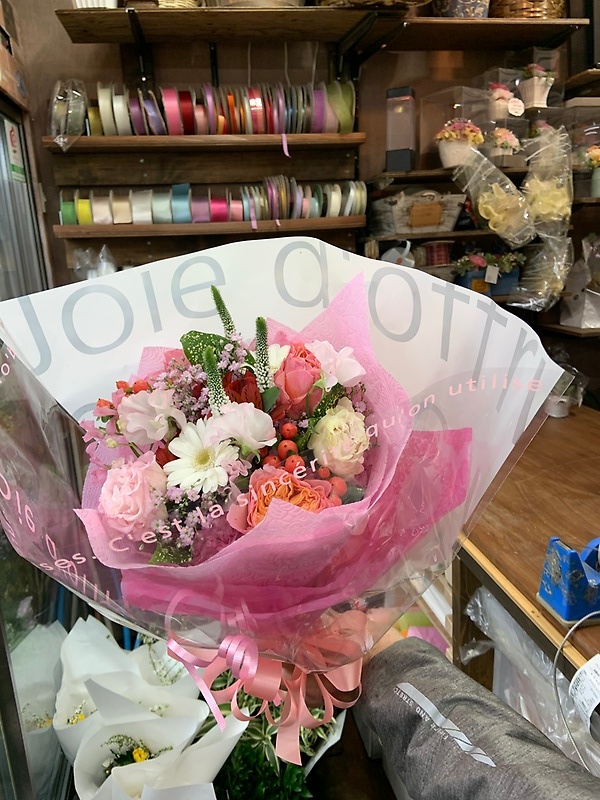 おまかせピンクオレンジ系ブーケの商品写真 2