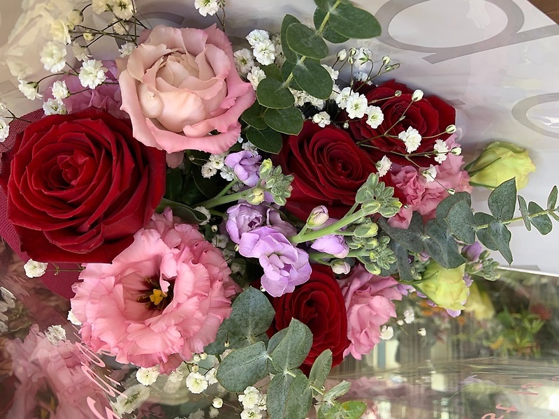 花束に想いを寄せての商品写真 4