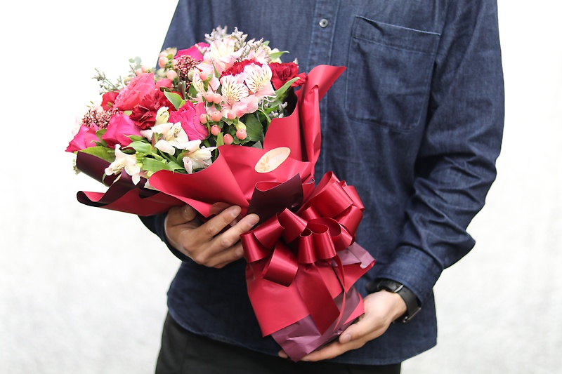 赤・ピンク系の豪華な花束｜11,000円の商品写真 2